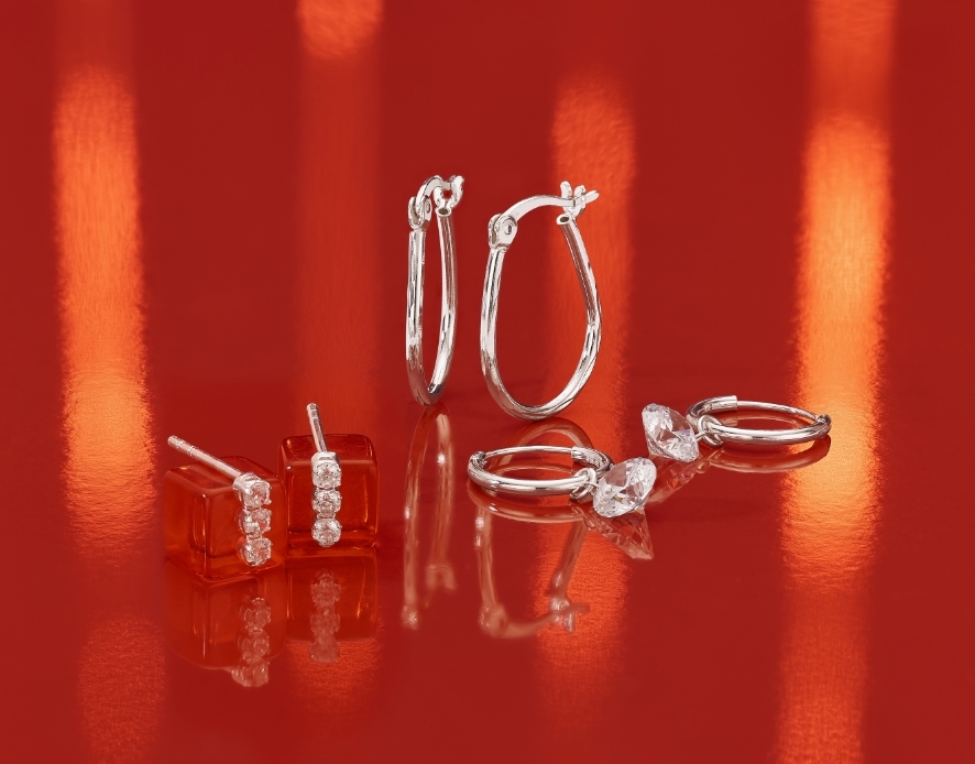 How to Wear Gold and Silver Jewellery Together H.Samuel