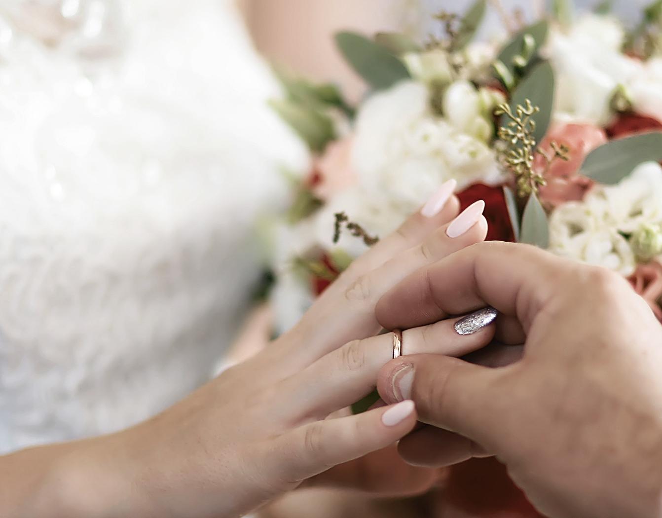 Your Guide to Buying Men's Wedding Rings